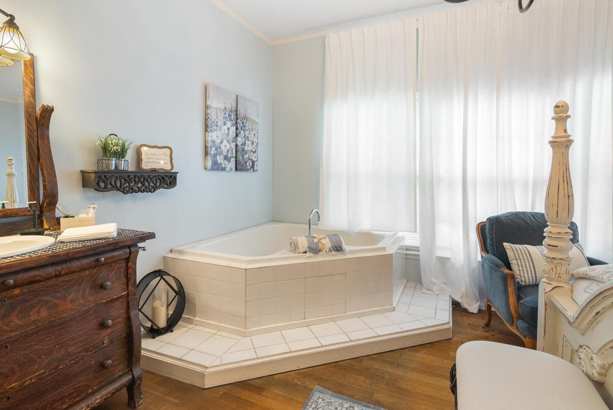 Beland Mansion-blue Jay Suite! Fort Smith