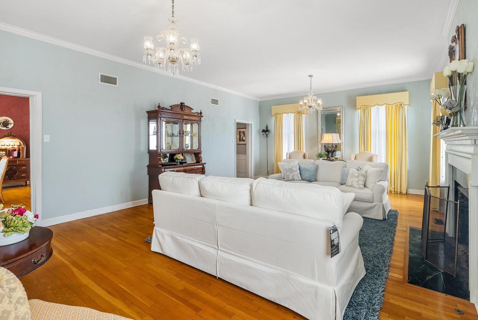 Beland Mansion-blue Jay Suite! *