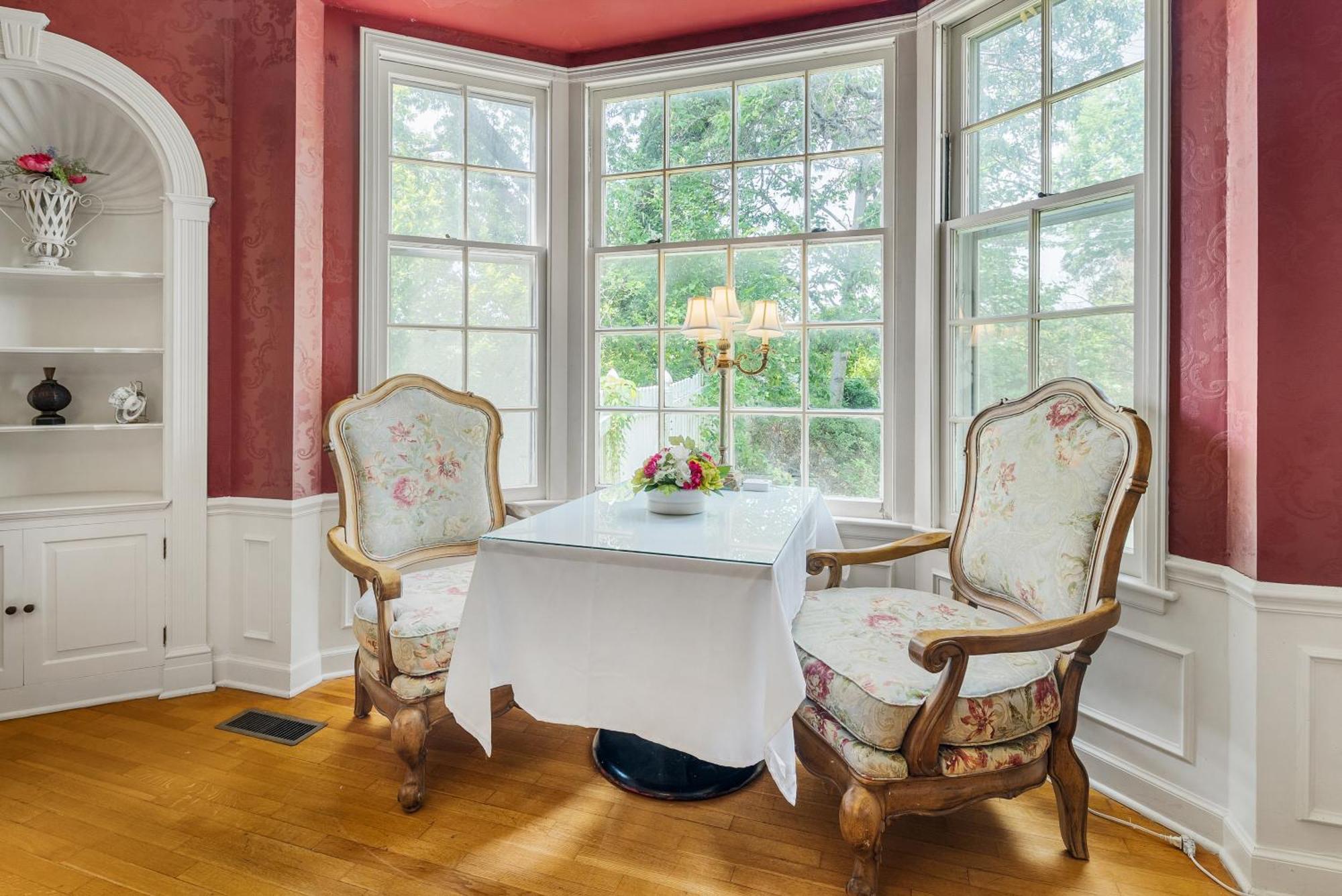 Beland Mansion-blue Jay Suite! Holiday home
